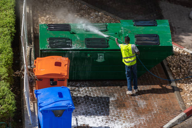 Best Deck Cleaning Services  in Struthers, OH